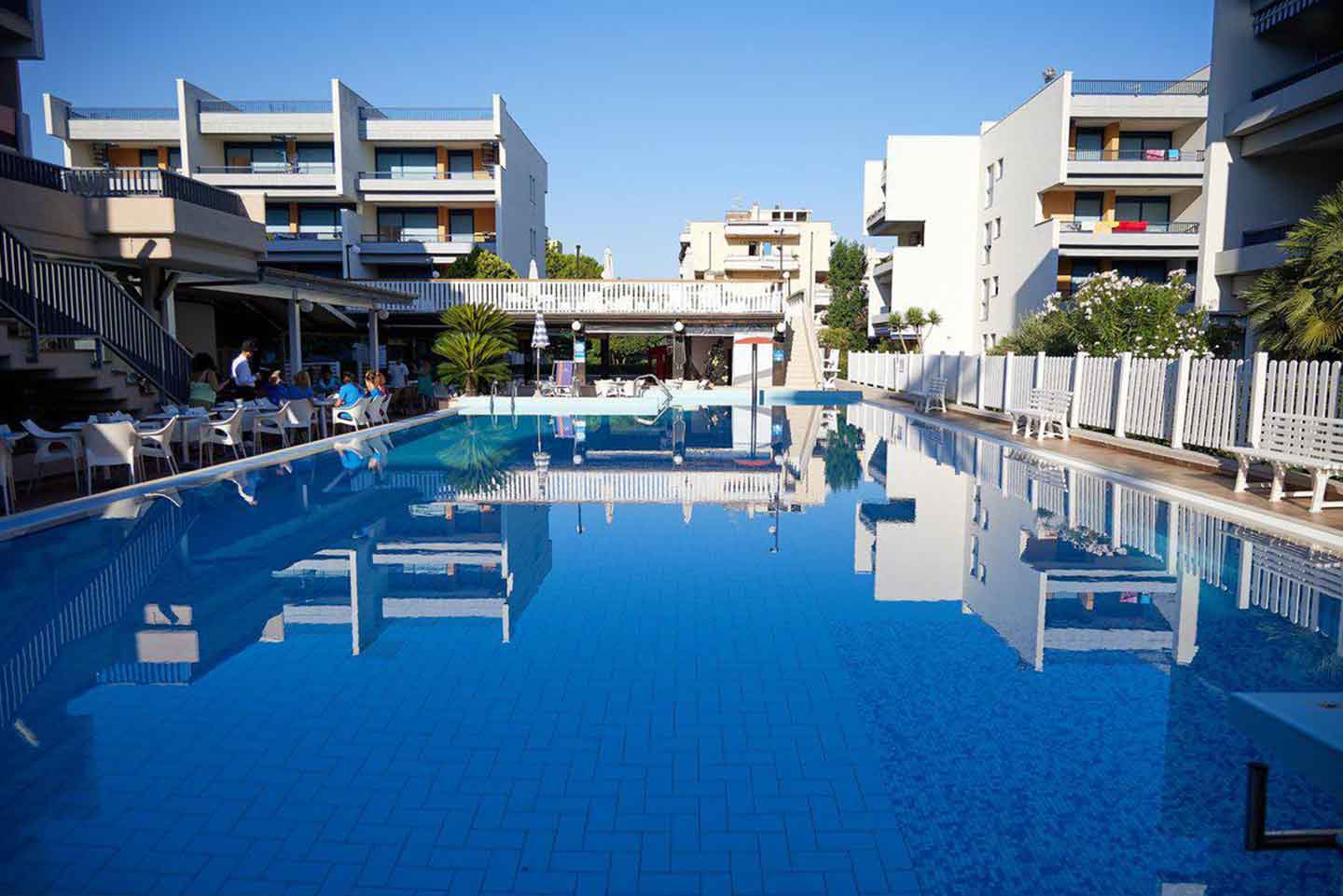 Hotel La Villa swimming pool - Martinsicuro - deep for diving, shallow for children