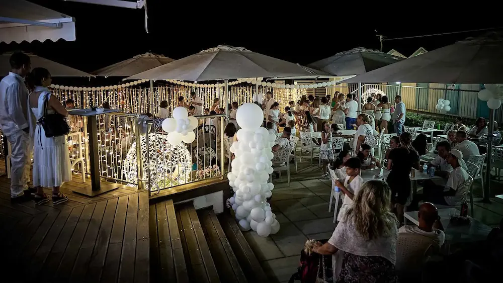 serata white party la villa beach animazione hotel villa rosa martinsicuro serata white party la villa beach animazione hotel villa rosa martinsicuro